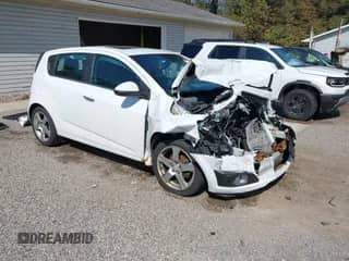 2012 Chevrolet Sonic LTZ z VIN 1G1JF6SB2C4159239, wystawiony jako IAAI lot #43298057 z przebiegiem 179 282 mil mil oraz . Historia ofert i sprzedaży dostępna na DreamBid. Obrazek 1.