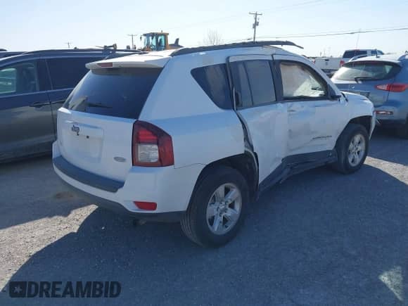 2016 Jeep Compass Latitude z VIN 1C4NJCEB0GD709965, wystawiony jako IAAI lot #41857072 z przebiegiem 81 414 mil mil oraz . Historia ofert i sprzedaży dostępna na DreamBid. Obrazek 4.