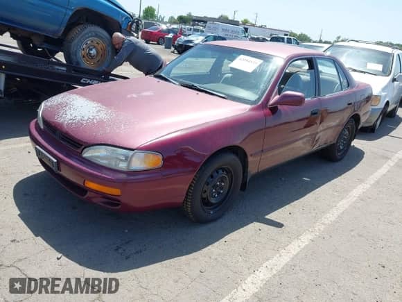 1996 Toyota Camry LE z VIN 4T1BF12K1TU129000, wystawiony jako IAAI lot #42294535 z przebiegiem 157 851 mil mil oraz . Historia ofert i sprzedaży dostępna na DreamBid. Obrazek 2.