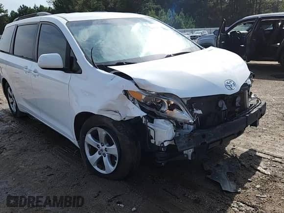 2017 Toyota Sienna LE Auto Access Seat z VIN 5TDKZ3DC4HS858715, wystawiony jako Copart lot #66798095 z przebiegiem 134 643 mil mil oraz Szkoda całkowita • Salvage title. Historia ofert i sprzedaży dostępna na DreamBid. Obrazek 15.