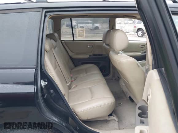 2007 Toyota Highlander с VIN JTEGP21A970131043, выставлен на аукционе IAAI как лот 40944131 с пробегом 229 148 миль миль и . История ставок и продаж доступна на DreamBid. Изображение 8.