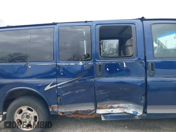 2004 Chevrolet Express Passenger с VIN 1GBFG15T441159106, выставлен на аукционе IAAI как лот 41999210 с пробегом 245 286 миль миль и . История ставок и продаж доступна на DreamBid. Изображение 6.