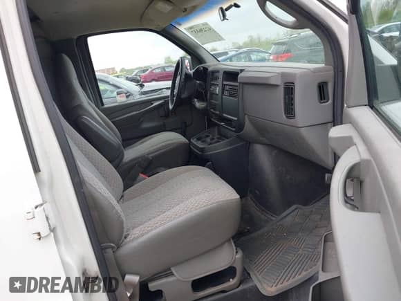 2004 Chevrolet Express Cargo с VIN 1GCFG15XX41150053, выставлен на аукционе IAAI как лот 42236337 с пробегом 135 471 миль миль и . История ставок и продаж доступна на DreamBid. Изображение 5.