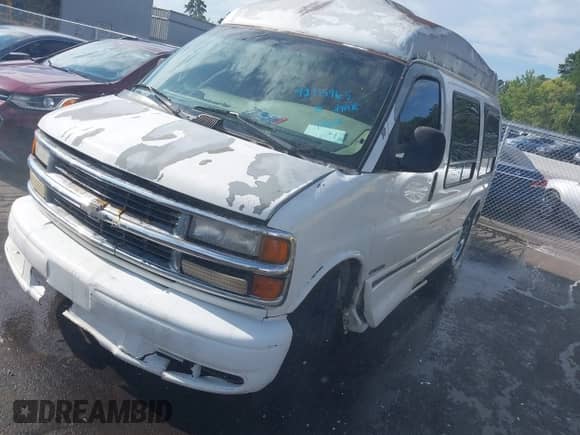 2000 Chevrolet Express Cargo YF7 z VIN 1GBFG15R9Y1183783, wystawiony jako IAAI lot #42715965 z przebiegiem 228 003 mil mil oraz . Historia ofert i sprzedaży dostępna na DreamBid. Obrazek 2.