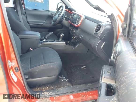 2017 Toyota Tacoma SR5 с VIN 5TFCZ5AN7HX091488, выставлен на аукционе IAAI как лот 43096343 с пробегом 85 481 миль миль и . История ставок и продаж доступна на DreamBid. Изображение 5.