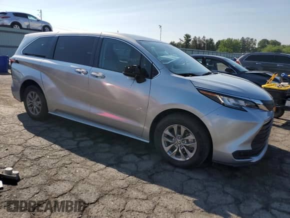 2021 Toyota Sienna LE with VIN 5TDKSKFC9MS035638, listed as a Copart auction lot 66510555 with Not provided miles and Salvage title. Bid and sale history available at DreamBid. Image 4.