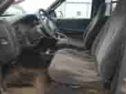 2002 Dodge Dakota с VIN 1B7FL46XX2S511526, выставлен на аукционе Copart как лот 57955594 с пробегом 244 367 миль миль и Списание • Salvage title. История ставок и продаж доступна на DreamBid. Изображение 7.