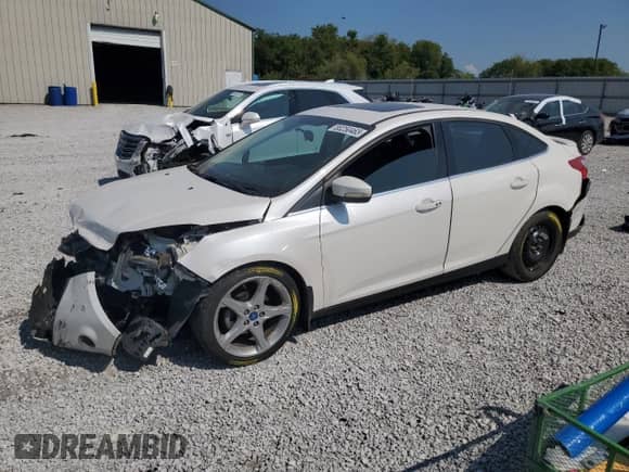 2013 Ford Focus Titanium z VIN 1FADP3J25DL168564, wystawiony jako Copart lot #80250465 z przebiegiem 111 505 mil mil oraz Szkoda całkowita • Salvage title. Historia ofert i sprzedaży dostępna na DreamBid. Obrazek 1.