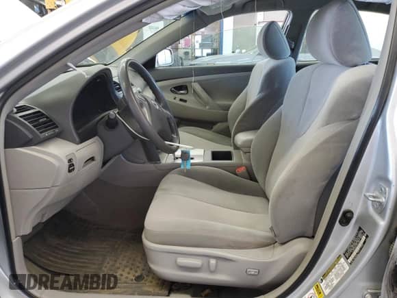 2007 Toyota Camry CE z VIN 4T1BE46K57U541165, wystawiony jako Copart lot #82333615 z przebiegiem 148 405 mil mil oraz Szkoda całkowita • Salvage title. Historia ofert i sprzedaży dostępna na DreamBid. Obrazek 7.