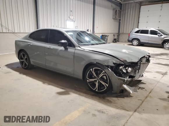 2024 Volvo S60 Plus Dark Theme z VIN 7JRL12FL3RG309295, wystawiony jako Copart lot #82409255 z przebiegiem 30 860 mil mil oraz Szkoda całkowita • Salvage title. Historia ofert i sprzedaży dostępna na DreamBid. Obrazek 4.