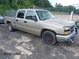 2006 Chevrolet Silverado 1500 LT1 z VIN 2GCEC13T261128911, wystawiony jako IAAI lot #42558325 z przebiegiem 430 812 mil mil oraz . Historia ofert i sprzedaży dostępna na DreamBid. Obrazek 1.