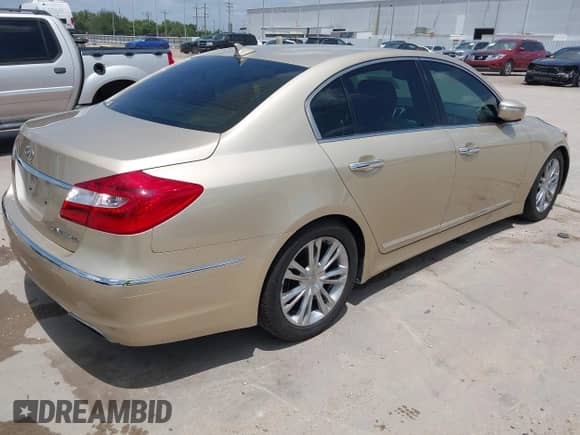 2012 Hyundai Genesis 4.6L с VIN KMHGC4DFXCU155983, выставлен на аукционе IAAI как лот 42702914 с пробегом 100 171 миль миль и . История ставок и продаж доступна на DreamBid. Изображение 4.