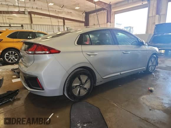 2020 Hyundai Ioniq SE z VIN KMHC75LC7LU195809, wystawiony jako Copart lot #81195365 z przebiegiem 62 847 mil mil oraz Nie do naprawy • Non repairable. Historia ofert i sprzedaży dostępna na DreamBid. Obrazek 3.