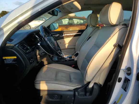 2014 Hyundai Equus Ultimate with VIN KMHGH4JHXEU090109, listed as a Copart auction lot 72704744 with 148,493 mi miles and Salvage title. Bid and sale history available at DreamBid. Image 7.