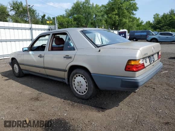 1987 Mercedes-Benz 300 E z VIN WDBEA30D5HA530184, wystawiony jako Copart lot #66464565 z przebiegiem 153 757 mil mil oraz Czysty tytuł • Clean title. Historia ofert i sprzedaży dostępna na DreamBid. Obrazek 2.