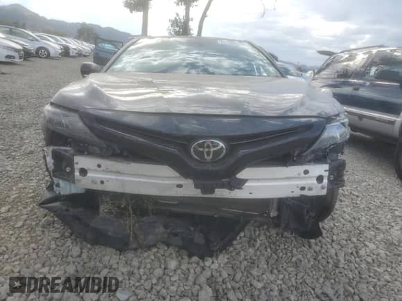 2023 Toyota Camry SE z VIN 4T1G11AK9PU742963, wystawiony jako Copart lot #82160895 z przebiegiem 83 141 mil mil oraz Szkoda całkowita • Salvage title. Historia ofert i sprzedaży dostępna na DreamBid. Obrazek 5.