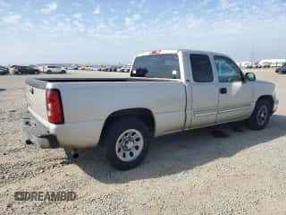 2006 Chevrolet Silverado 1500 Work Truck z VIN 1GCEC19VX6Z214600, wystawiony jako Copart lot #70415005 z przebiegiem 254 222 mil mil oraz Czysty tytuł • Clean title. Historia ofert i sprzedaży dostępna na DreamBid. Obrazek 3.