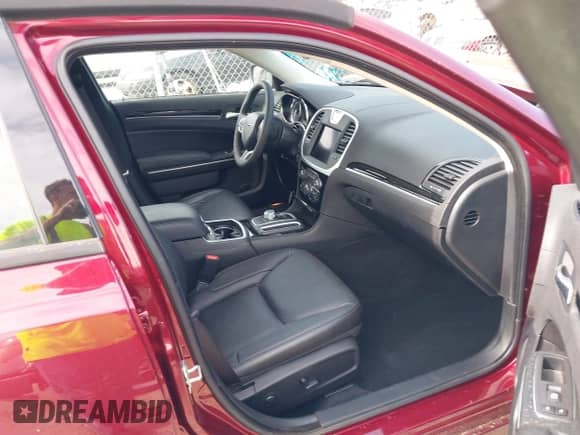 2023 Chrysler 300 Touring L с VIN 2C3CCADG3PH706973, выставлен на аукционе IAAI как лот 42095246 с пробегом 8 876 миль миль и . История ставок и продаж доступна на DreamBid. Изображение 5.