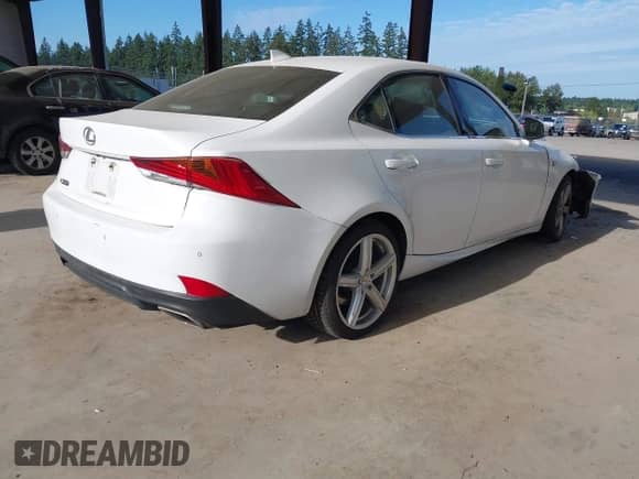 2018 Lexus IS 300 z VIN JTHC81D2XJ5030715, wystawiony jako IAAI lot #43028268 z przebiegiem 73 975 mil mil oraz . Historia ofert i sprzedaży dostępna na DreamBid. Obrazek 4.