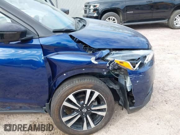 2020 Nissan Kicks SR z VIN 3N1CP5DV4LL539677, wystawiony jako IAAI lot #43255871 z przebiegiem 47 152 mil mil oraz . Historia ofert i sprzedaży dostępna na DreamBid. Obrazek 6.