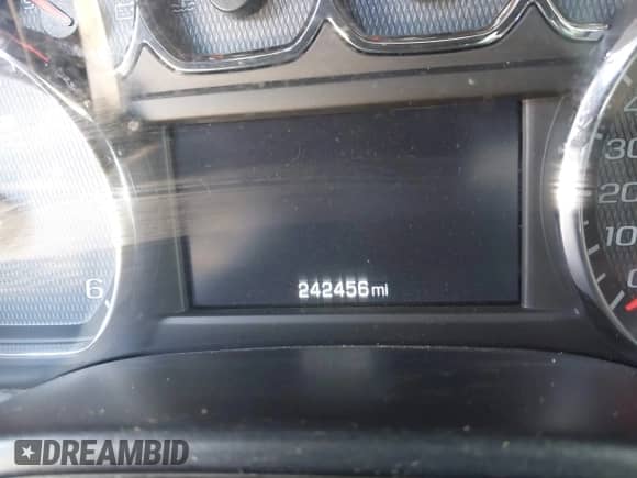 2015 Chevrolet Silverado 2500HD LT z VIN 1GC1KVEG7FF161176, wystawiony jako IAAI lot #42684231 z przebiegiem 242 456 mil mil oraz . Historia ofert i sprzedaży dostępna na DreamBid. Obrazek 15.
