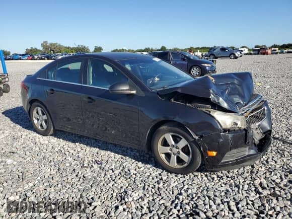 2014 Chevrolet Cruze 1LT z VIN 1G1PC5SB1E7340783, wystawiony jako Copart lot #81585645 z przebiegiem 146 731 mil mil oraz Szkoda całkowita • Salvage title. Historia ofert i sprzedaży dostępna na DreamBid. Obrazek 4.