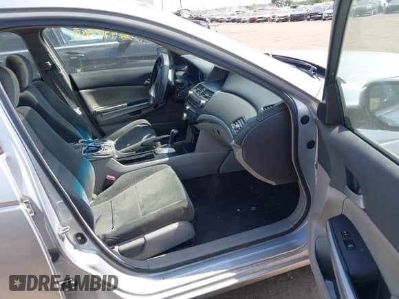 2008 Honda Accord EX z VIN 1HGCP36768A076652, wystawiony jako IAAI lot #43129843 z przebiegiem 204 855 mil mil oraz . Historia ofert i sprzedaży dostępna na DreamBid. Obrazek 5.