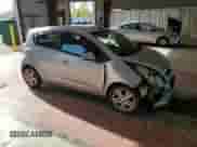 2013 Chevrolet Spark LS с VIN KL8CB6S93DC621607, выставлен на аукционе Copart как лот 81290145 с пробегом 52 139 миль миль и Списание • Salvage title. История ставок и продаж доступна на DreamBid. Изображение 4.