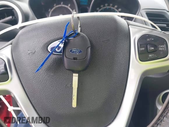 2014 Ford Fiesta SE z VIN 3FADP4BJXEM132171, wystawiony jako IAAI lot #42910603 z przebiegiem 159 580 mil mil oraz . Historia ofert i sprzedaży dostępna na DreamBid. Obrazek 11.