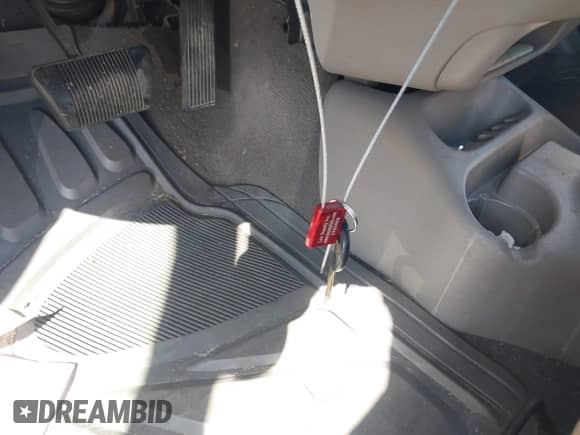 2000 Dodge Neon Highline z VIN 1B3ES46C7YD857818, wystawiony jako IAAI lot #43011751 z przebiegiem 198 792 mil mil oraz . Historia ofert i sprzedaży dostępna na DreamBid. Obrazek 11.