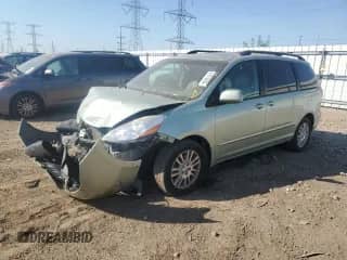 2010 Toyota Sienna XLE с VIN 5TDYK4CC8AS324290, выставлен на аукционе Copart как лот 81019885 с пробегом 130 506 миль миль и Списание • Salvage title. История ставок и продаж доступна на DreamBid. Изображение 1.