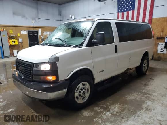2006 Chevrolet Express Passenger с VIN 1GAHG35U061177638, выставлен на аукционе Copart как лот 83433844 с пробегом 115 434 миль миль и Чистый • Clean title. История ставок и продаж доступна на DreamBid. Изображение 1.