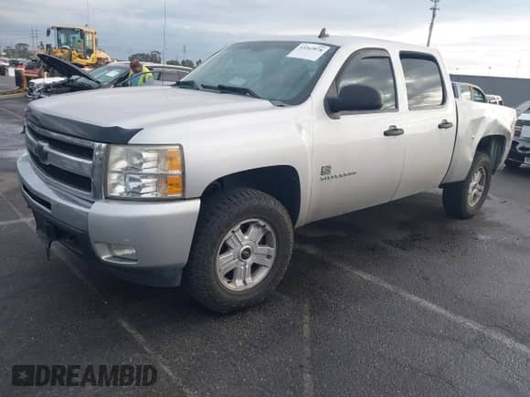 2011 Chevrolet Silverado 1500 LT with VIN 3GCPKSE36BG183524, listed as a IAAI auction lot 43262078 with 147,336 mi miles and . Bid and sale history available at DreamBid. Image 17.