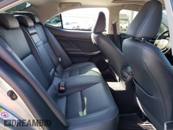 2018 Lexus IS 300 z VIN JTHBA1D21J5063439, wystawiony jako Copart lot #85137575 z przebiegiem 182 939 mil mil oraz Szkoda całkowita • Salvage title. Historia ofert i sprzedaży dostępna na DreamBid. Obrazek 10.