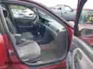 1997 Toyota Camry LE z VIN 4T1BG22K5VU118068, wystawiony jako IAAI lot #43304665 z przebiegiem 131 230 mil mil oraz . Historia ofert i sprzedaży dostępna na DreamBid. Obrazek 5.