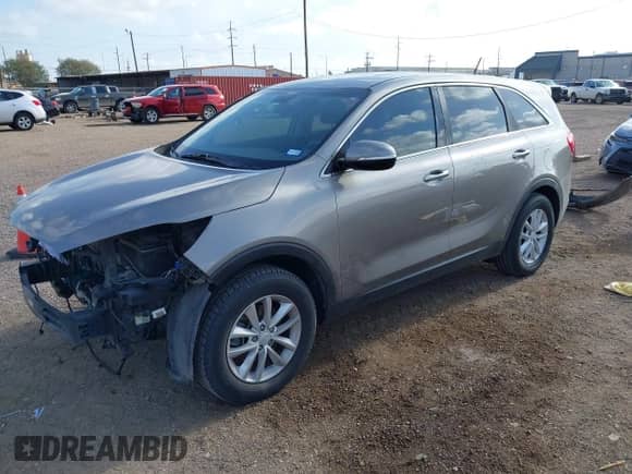 2018 Kia Sorento L z VIN 5XYPG4A39JG405327, wystawiony jako IAAI lot #43083388 z przebiegiem 162 204 mil mil oraz . Historia ofert i sprzedaży dostępna na DreamBid. Obrazek 2.