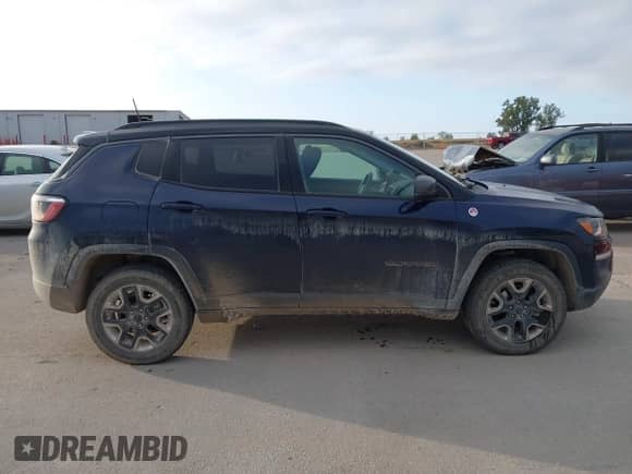 2017 Jeep Compass Trailhawk with VIN 3C4NJDDB2HT500603, listed as a IAAI auction lot 43424368 with 58,386 mi miles and . Bid and sale history available at DreamBid. Image 13.