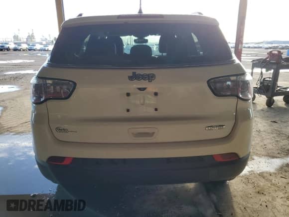 2018 Jeep Compass Latitude z VIN 3C4NJCBB2JT265560, wystawiony jako Copart lot #86600075 z przebiegiem 135 347 mil mil oraz Czysty tytuł • Clean title. Historia ofert i sprzedaży dostępna na DreamBid. Obrazek 6.