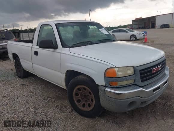 2005 GMC Sierra 1500 Work Truck z VIN 1GTEC14X45Z327420, wystawiony jako IAAI lot #42617787 z przebiegiem 339 372 mil mil oraz . Historia ofert i sprzedaży dostępna na DreamBid. Obrazek 1.