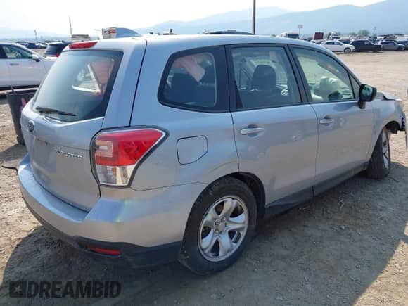 2018 Subaru Forester z VIN JF2SJAAC4JH492895, wystawiony jako IAAI lot #43140241 z przebiegiem 82 155 mil mil oraz . Historia ofert i sprzedaży dostępna na DreamBid. Obrazek 4.
