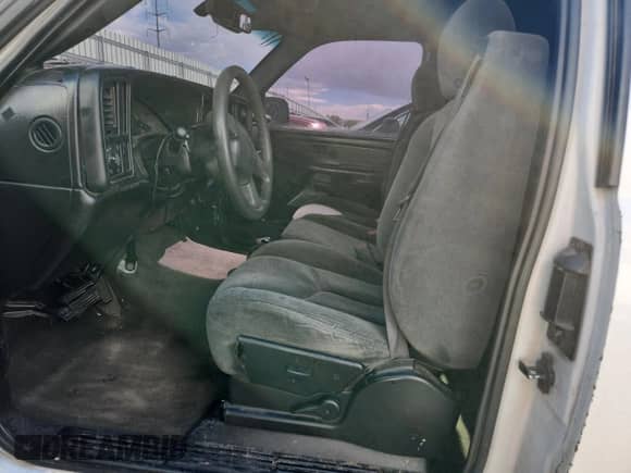 2004 Chevrolet Silverado 1500 LS z VIN 1GCEC19V54Z261272, wystawiony jako Copart lot #80439075 z przebiegiem Nie podano mil oraz Szkoda całkowita • Salvage title. Historia ofert i sprzedaży dostępna na DreamBid. Obrazek 7.