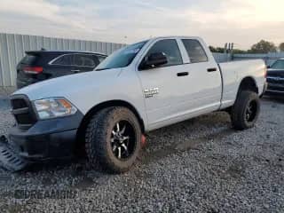 2019 Ram 1500 Tradesman z VIN 1C6RR7FGXKS568815, wystawiony jako Copart lot #81587165 z przebiegiem 124 953 mil mil oraz Szkoda całkowita • Salvage title. Historia ofert i sprzedaży dostępna na DreamBid. Obrazek 1.