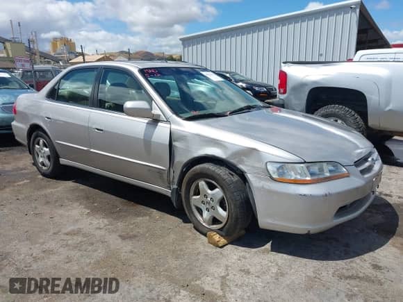 1999 Honda Accord EX с VIN 1HGCG165XXA006833, выставлен на аукционе IAAI как лот 42251279 с пробегом 184 124 миль миль и . История ставок и продаж доступна на DreamBid. Изображение 1.