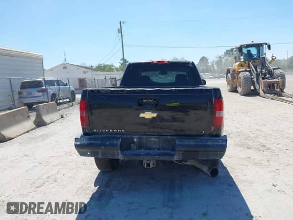 2007 Chevrolet Silverado 2500HD 1LT with VIN 1GCHK23607F538603, listed as a IAAI auction lot 41788608 with 421,491 mi miles and . Bid and sale history available at DreamBid. Image 16.