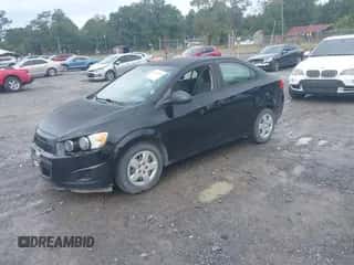 2016 Chevrolet Sonic LS z VIN 1G1JA5SH6G4175818, wystawiony jako IAAI lot #43413985 z przebiegiem 166 856 mil mil oraz . Historia ofert i sprzedaży dostępna na DreamBid. Obrazek 2.