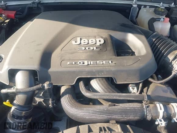 2021 Jeep Wrangler Unlimited Sahara Altitude z VIN 1C4HJXEM3MW598656, wystawiony jako IAAI lot #43292232 z przebiegiem 40 314 mil mil oraz . Historia ofert i sprzedaży dostępna na DreamBid. Obrazek 10.