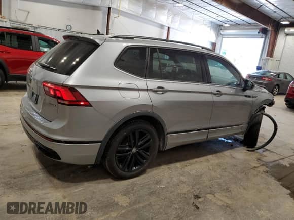 2022 Volkswagen Tiguan SE R-Line Black with VIN 3VV8B7AX6NM003296, listed as a Copart auction lot 62535975 with 60,347 mi miles and Salvage title. Bid and sale history available at DreamBid. Image 3.