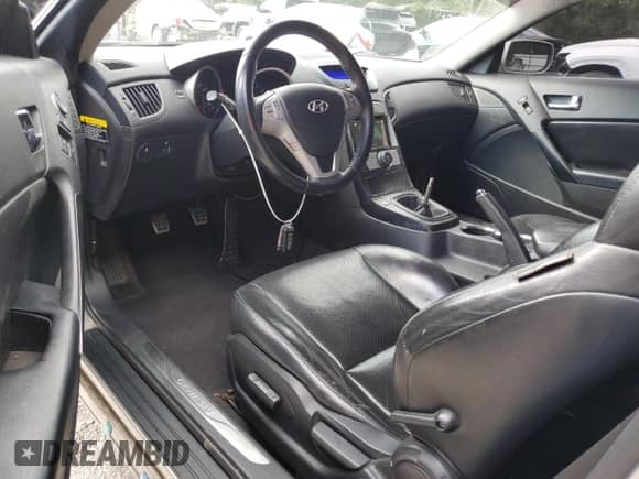 2010 Hyundai Genesis Coupe с VIN KMHHU6KH1AU027825, выставлен на аукционе Copart как лот 71921064 с пробегом 196 443 миль миль и Списание • Salvage title. История ставок и продаж доступна на DreamBid. Изображение 8.