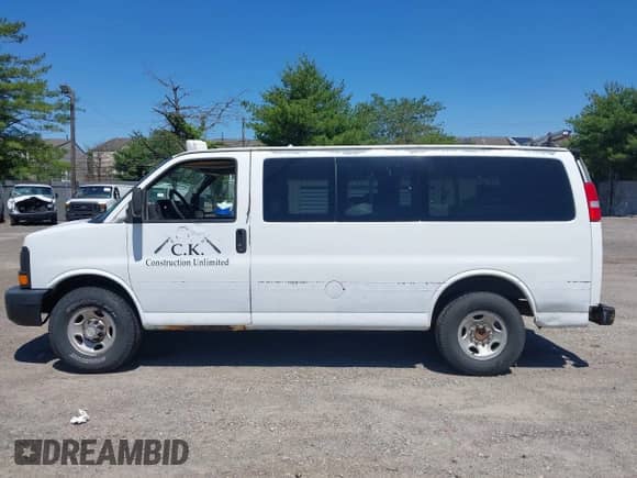 2008 Chevrolet City Express Cargo z VIN 1GNHG35K281223762, wystawiony jako IAAI lot #42411164 z przebiegiem 190 225 mil mil oraz . Historia ofert i sprzedaży dostępna na DreamBid. Obrazek 14.