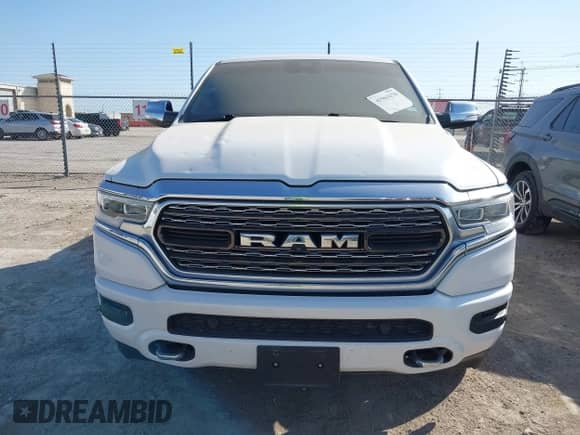 2020 Ram 1500 Limited z VIN 1C6SRFHT8LN190922, wystawiony jako IAAI lot #41961670 z przebiegiem 120 100 mil mil oraz . Historia ofert i sprzedaży dostępna na DreamBid. Obrazek 12.